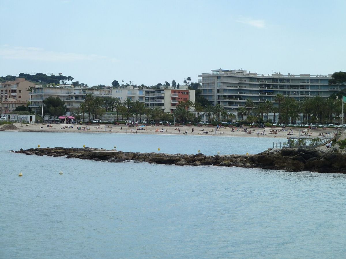 Une plage d'Antibes